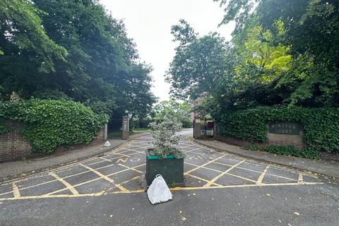3 bedroom flat to rent, Flat , Minster Court,  Hillcrest Road, London