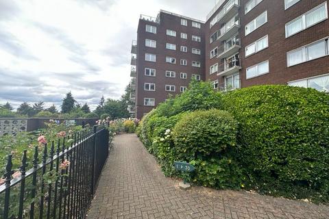 3 bedroom flat to rent, Flat , Minster Court,  Hillcrest Road, London