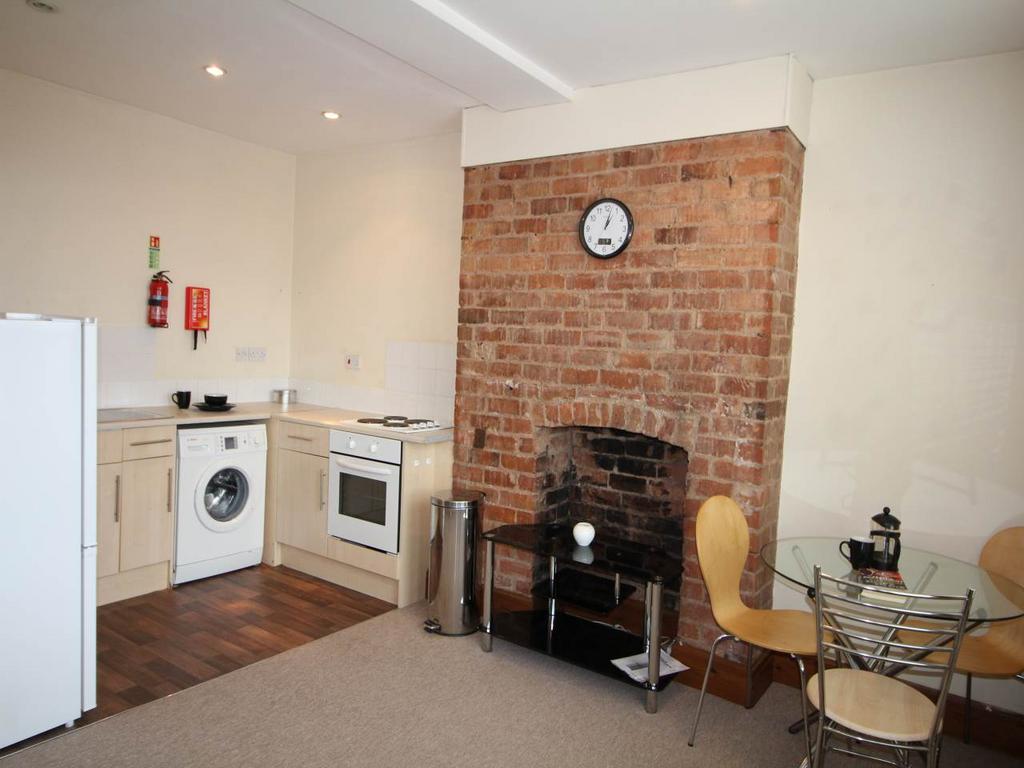 Kitchen/Dining area