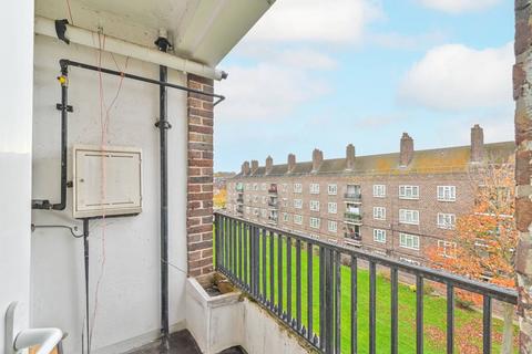 3 bedroom flat for sale, Cherry Close, Tulse Hill, London, SW2