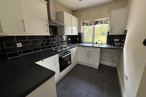 3 bedroom semi-detached house to rent, Belvedere Road, Burton upon Trent DE13