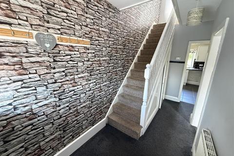 3 bedroom semi-detached house to rent, Belvedere Road, Burton upon Trent DE13