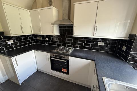 3 bedroom semi-detached house to rent, Belvedere Road, Burton upon Trent DE13