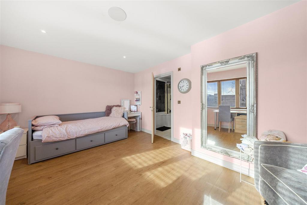 Office / Fifth Bedroom