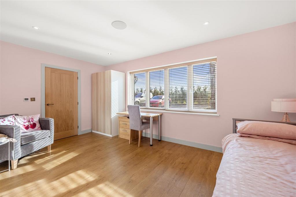 Office / Fifth Bedroom 1