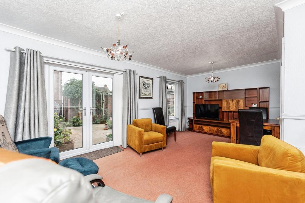Lounge/Dining Room