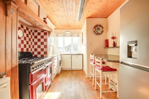 2 bedroom apartment for sale, Lymington Road, Highcliffe, Christchurch, BH23