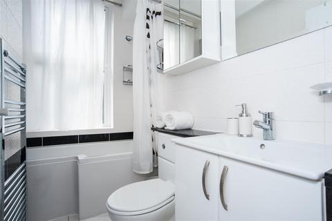 2 bedroom flat to rent, Finchley Road, London NW3