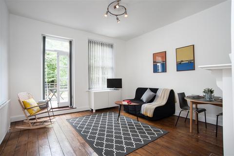 2 bedroom flat to rent, Finchley Road, London NW3