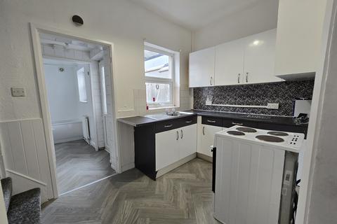 2 bedroom terraced house to rent, Croyland Avenue, Hull, North Humberside, HU9
