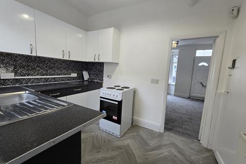 2 bedroom terraced house to rent, Croyland Avenue, Hull, North Humberside, HU9