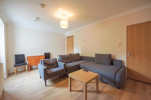 5 bedroom terraced house to rent, Blenheim Gardens, Reading, RG1