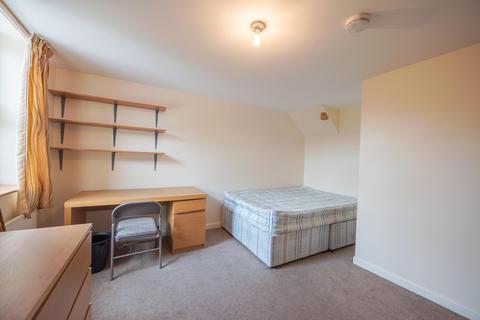5 bedroom terraced house to rent, Blenheim Gardens, Reading, RG1