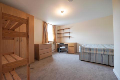 5 bedroom terraced house to rent, Blenheim Gardens, Reading, RG1