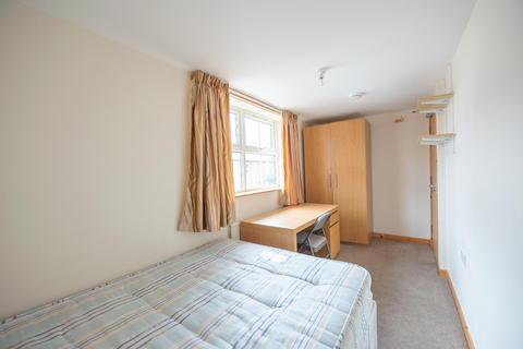 5 bedroom terraced house to rent, Blenheim Gardens, Reading, RG1