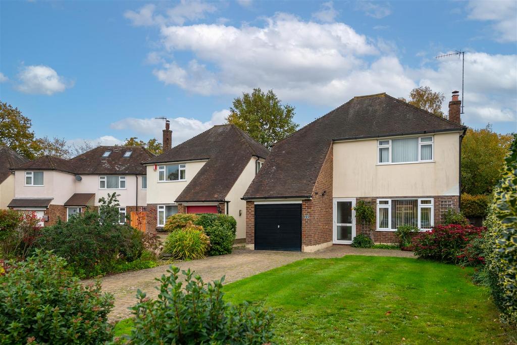 22 Fairlawns externals sky.jpg