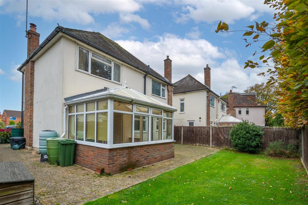 22 Fairlawns externals-9 sky.jpg