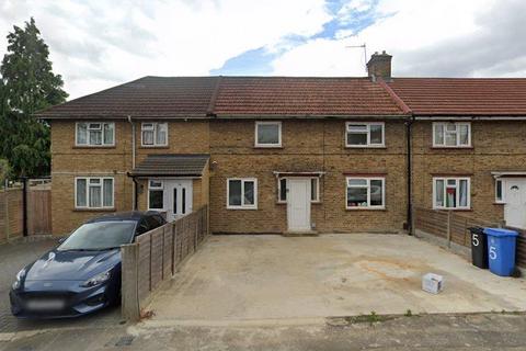 Studio to rent, Wheatley Crescent, Hayes
