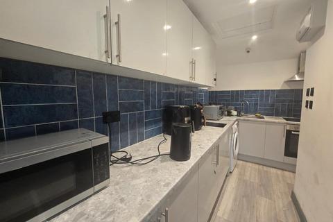 Studio to rent, Wheatley Crescent, Hayes