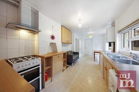 5 bedroom terraced house to rent, Mossford Street, Bow, E3