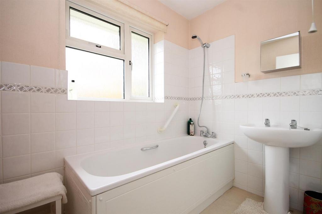 .bathroom.jpg