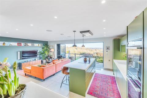 4 bedroom semi-detached house for sale, Sparrows Green Road, Sparrows Green