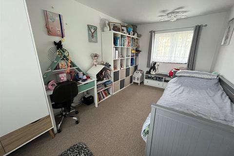 2 bedroom terraced house for sale, Oaks Cross, Stevenage, Hertfordshire