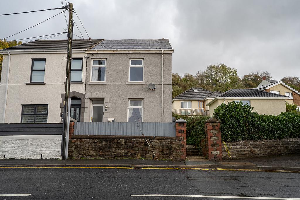 4 bedroom semi-detached house for sale