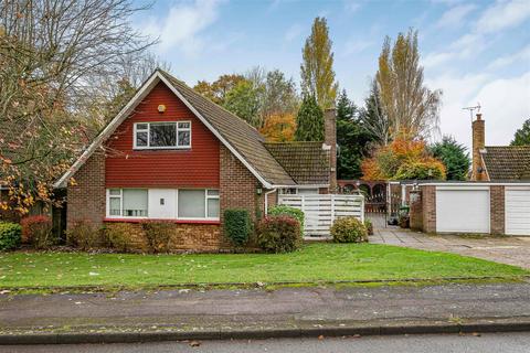4 bedroom detached bungalow for sale, Dove House Crescent, Slough