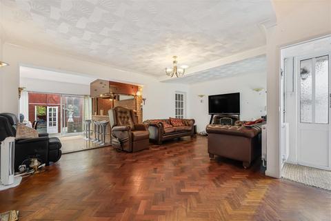 4 bedroom detached bungalow for sale, Dove House Crescent, Slough