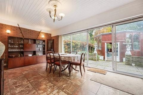 4 bedroom detached bungalow for sale, Dove House Crescent, Slough