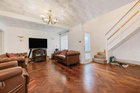 4 bedroom detached bungalow for sale, Dove House Crescent, Slough