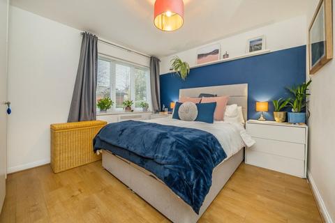 1 bedroom flat for sale, Grasgarth Close, London W3