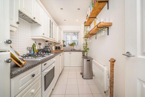1 bedroom flat for sale, Grasgarth Close, London W3