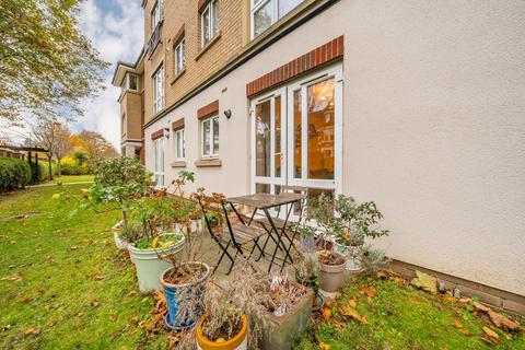 1 bedroom flat for sale, Grasgarth Close, London W3