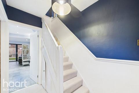 38 Firbank Road, Romford, RM5 2TR