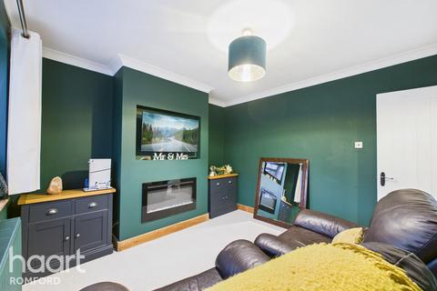 38 Firbank Road, Romford, RM5 2TR