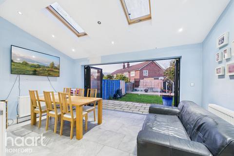 38 Firbank Road, Romford, RM5 2TR