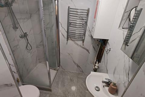 Studio to rent, Willoughby Road, London, N8