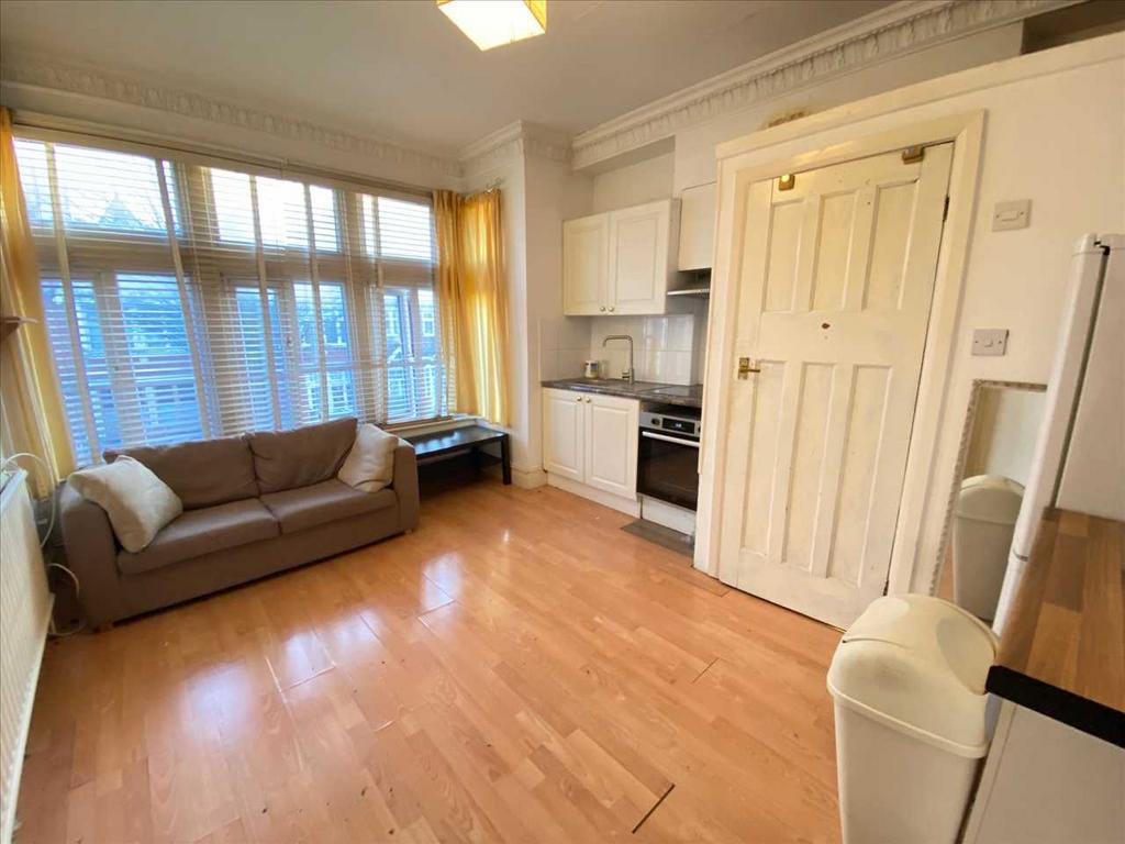 Lounge/ Kitchen