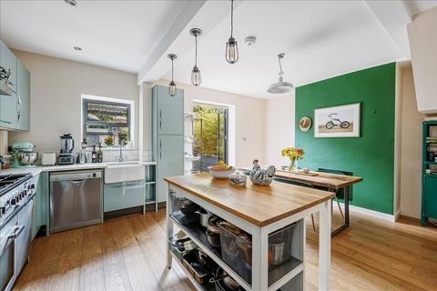 3 bedroom flat for sale, Coningham Road, Shepherd's Bush W12