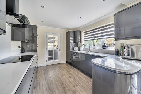 4 bedroom detached house for sale, Greshams Way, Edenbridge TN8