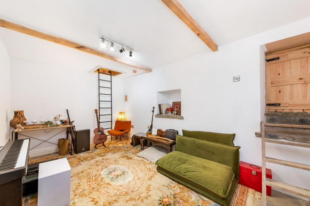 Snug office