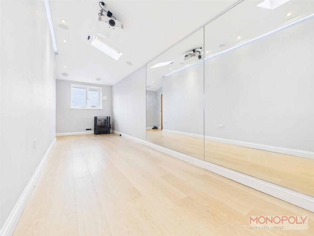 CAM04439 G0-PR0175-STILL004.jpg