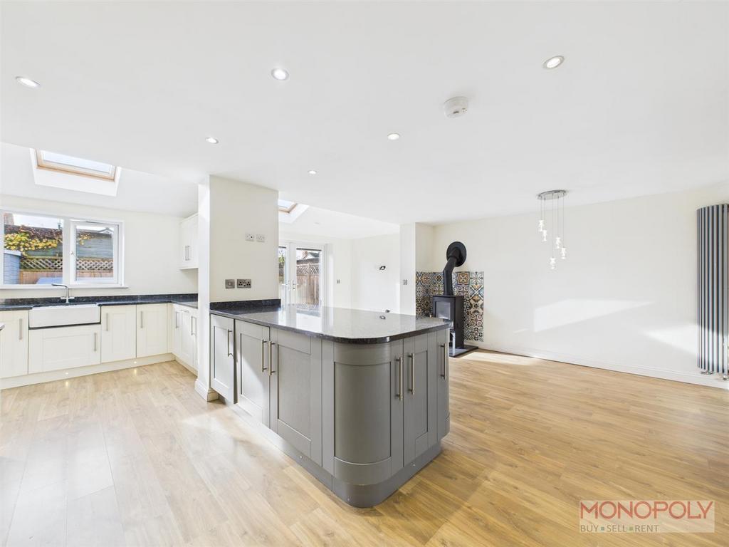 CAM04439 G0-PR0175-STILL015.jpg