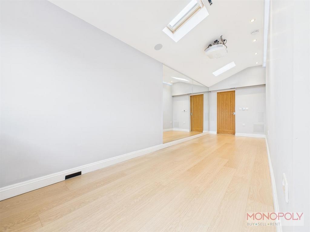 CAM04439 G0-PR0175-STILL002.jpg