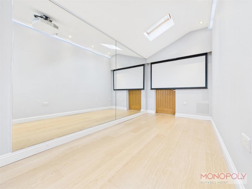 CAM04439 G0-PR0175-STILL005.jpg