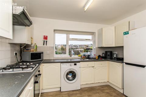4 bedroom terraced house to rent, Ewhurst Road, Brighton