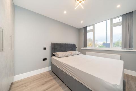 3 bedroom flat to rent, Lillie Road, London SW6