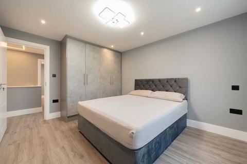 3 bedroom flat to rent, Lillie Road, London SW6